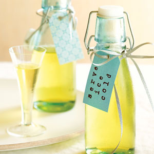 DIY-Limoncello-Wedding-Favors